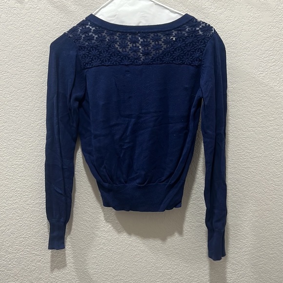 Girl’s 10/12 navy sweater - Picture 2 of 2
